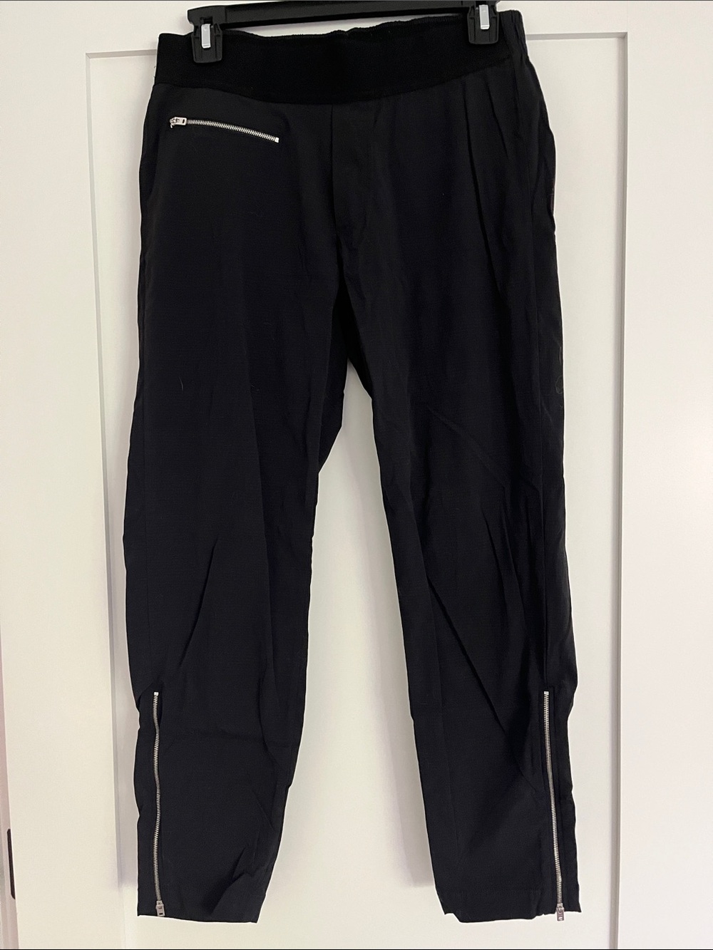 Athleta Women’s black trek pants size 4